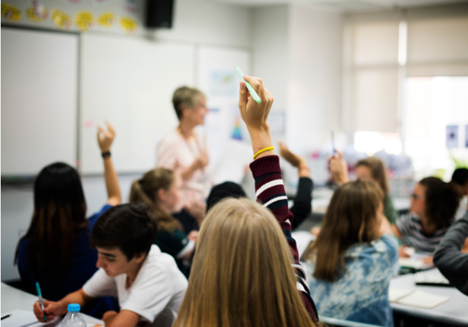 Diploma de Comunicación y Divulgación de la Ciencia 🧬 

- 40% a cuestiones de ciencia cotidiana
- 40% a filosofía e historia de la ciencia 
- 20% a estrategias y recursos de comunicación científica con una orientación práctica

¿Quieres más info? bit.ly/3p4fPXY