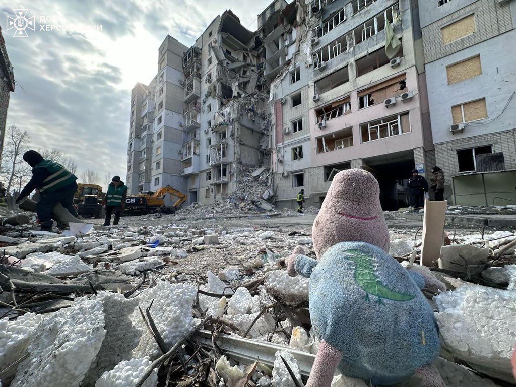 Rescuers in Kherson are still searching for the mother of two teenagers under the rubble. They are afraid to interrupt the search due to the threat of ballistic strikes. Is this really about Putin's readiness for peace?