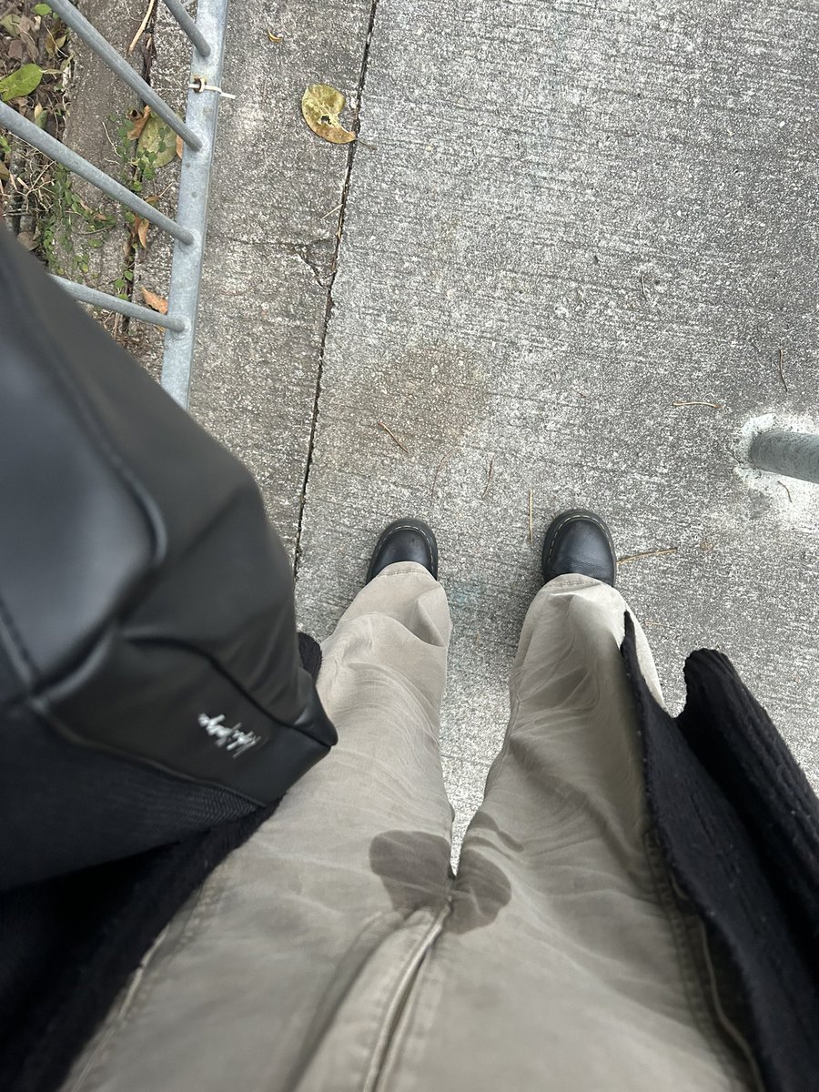 ballsapling's tweet image. Please my waterbottle was leaking on the bus and now it looks like I peed