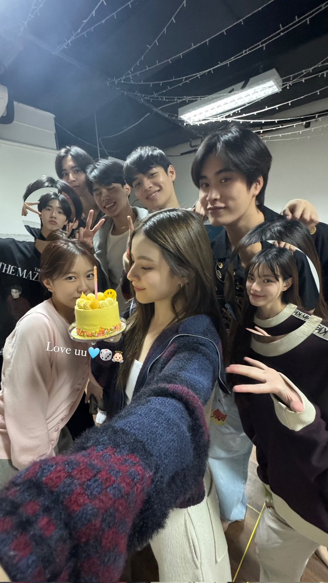 pprimii's tweet photo. A whole TDD team really makes Prim happy, especially celebrating her birthday with people of the same age and younger... Now it's Unnie 🥹🫶🏻💖

HAPPY CHANIKARN DAY 
#primiily #OurPRIM21stBDay https://t.co/pnIypqvNMi