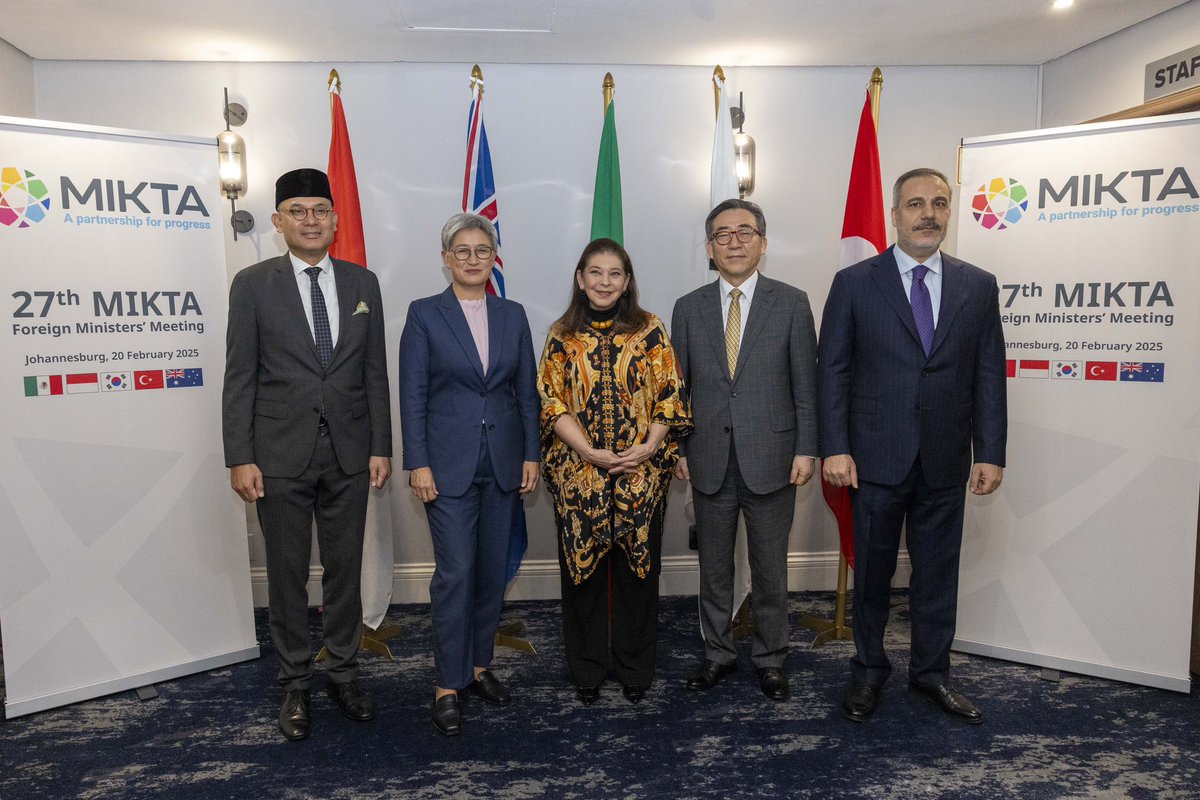 Senator Penny Wong tweet media