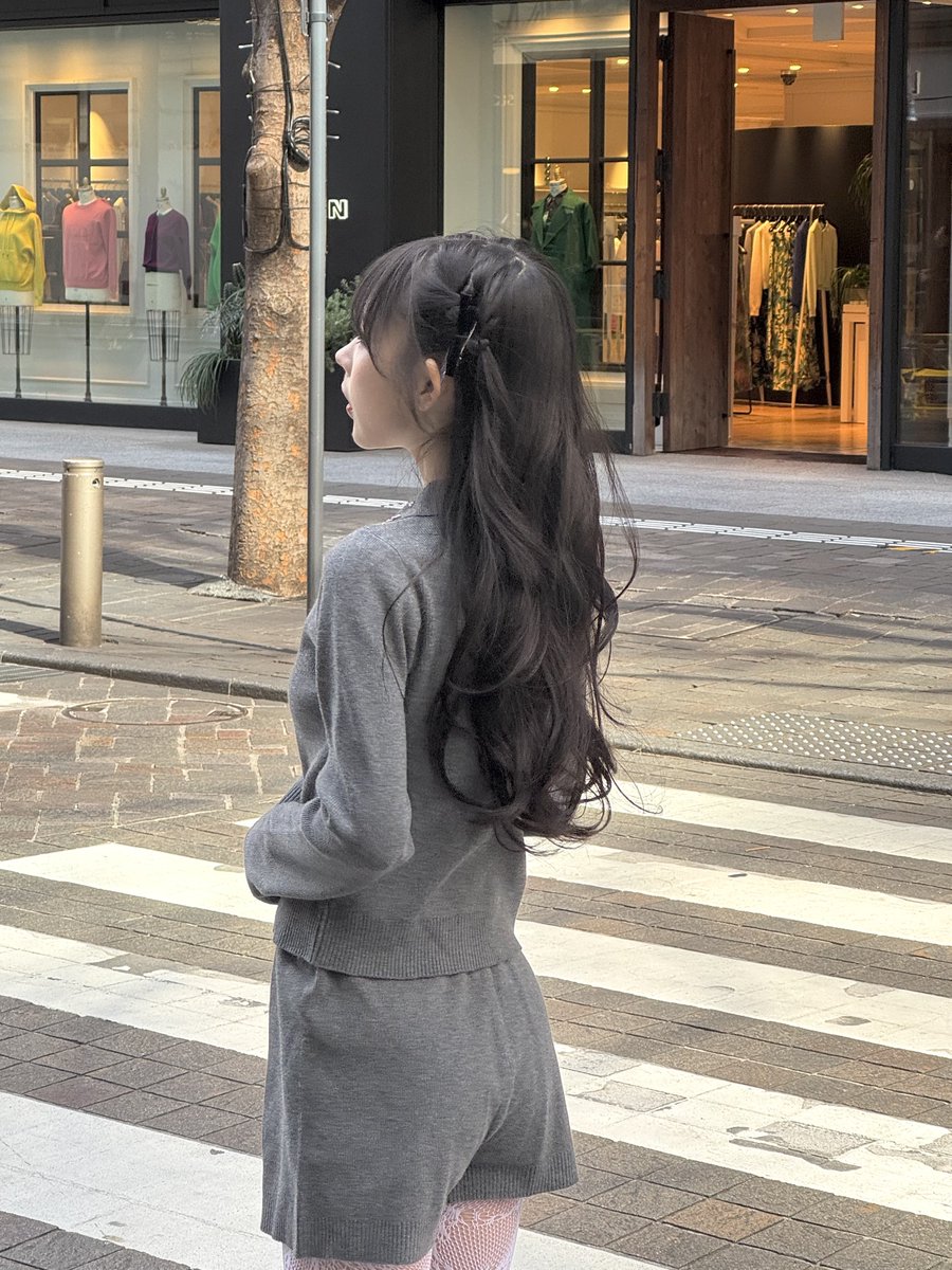 1004yrm_'s tweet photo. 顔は分からないのに可愛いく見える写真 https://t.co/6IkZdbolY8