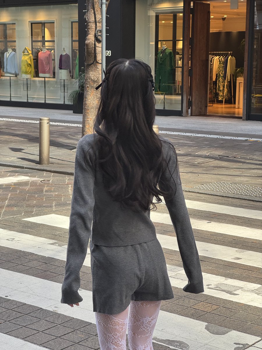 1004yrm_'s tweet photo. 顔は分からないのに可愛いく見える写真 https://t.co/6IkZdbolY8