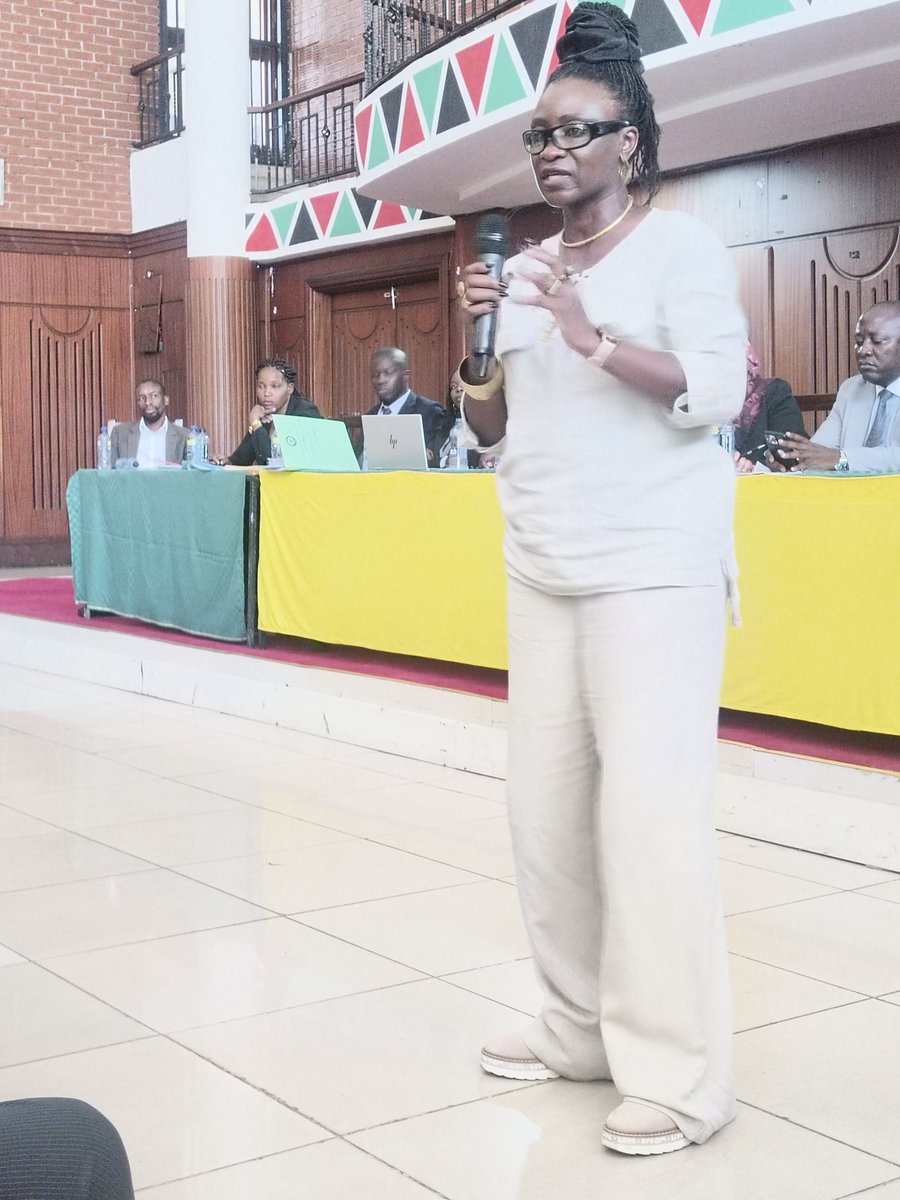 GhettoRadio895's tweet photo. PUBLIC PARTICIPATION 
Nairobi Residents give their views on the City development policy.

They have raised issues about grabbed safe spaces, high rises and the disappearing green cover. 
They've also wished this be taken in the Kwa ground.

#MtaaSafe  #GRNews https://t.co/MTXYoie31c