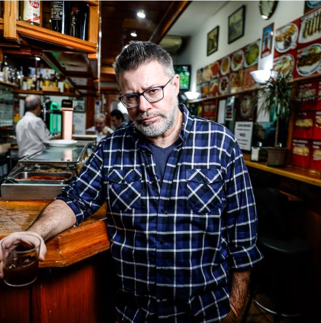 EL CASO QUEQUÉ: LOS JUECES CONTRA LA DEMOCRACIA

El magistrado Carlos del Valle, famoso en los ochenta por ordenar redadas contra los centros de planificación, ha procesado a Héctor de Miguel, alias Quequé, por bromear sobre la demolición del Valle de los Caídos, un monumento