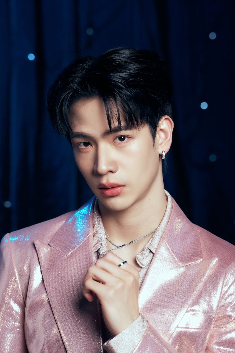 DomundiTV's tweet photo. DMD LINE UP 2025+ “𝗚𝗟𝗢𝗪 𝗨𝗣”
press conference ✨

LATTE 

X : @latte_tnc 
IG : latte.tnc

DMD GLOW UP 
#DMDLINEUP2025 https://t.co/cZn2a5ZdTY