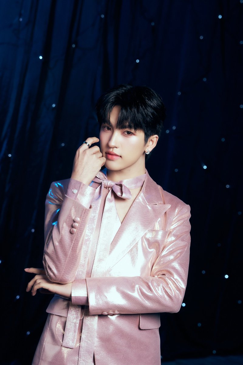 DomundiTV's tweet photo. DMD LINE UP 2025+ “𝗚𝗟𝗢𝗪 𝗨𝗣”
press conference ✨

KIM

X : @Kkim_pongsaton 
IG : kkim_pst_

DMD GLOW UP 
#DMDLINEUP2025 https://t.co/JLtUaUi2nu
