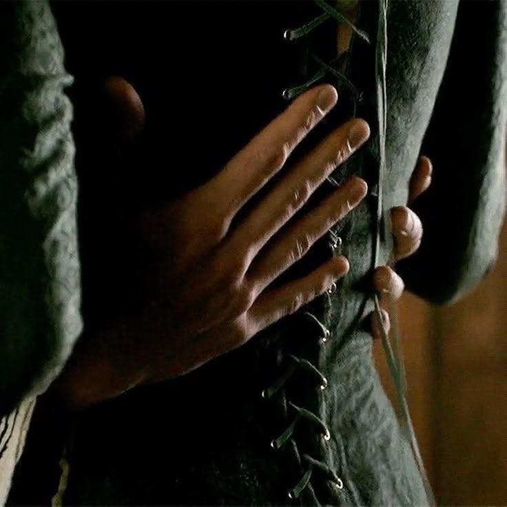 lvingdamon's tweet photo. • ⊹⠀⠀  —  Tempestade de ônix
 ★★★★★ + ♥︎- simplesmente incrível
"Meu poder, meu corpo, minha alma... é tudo seu" https://t.co/JxRrq3wPyn