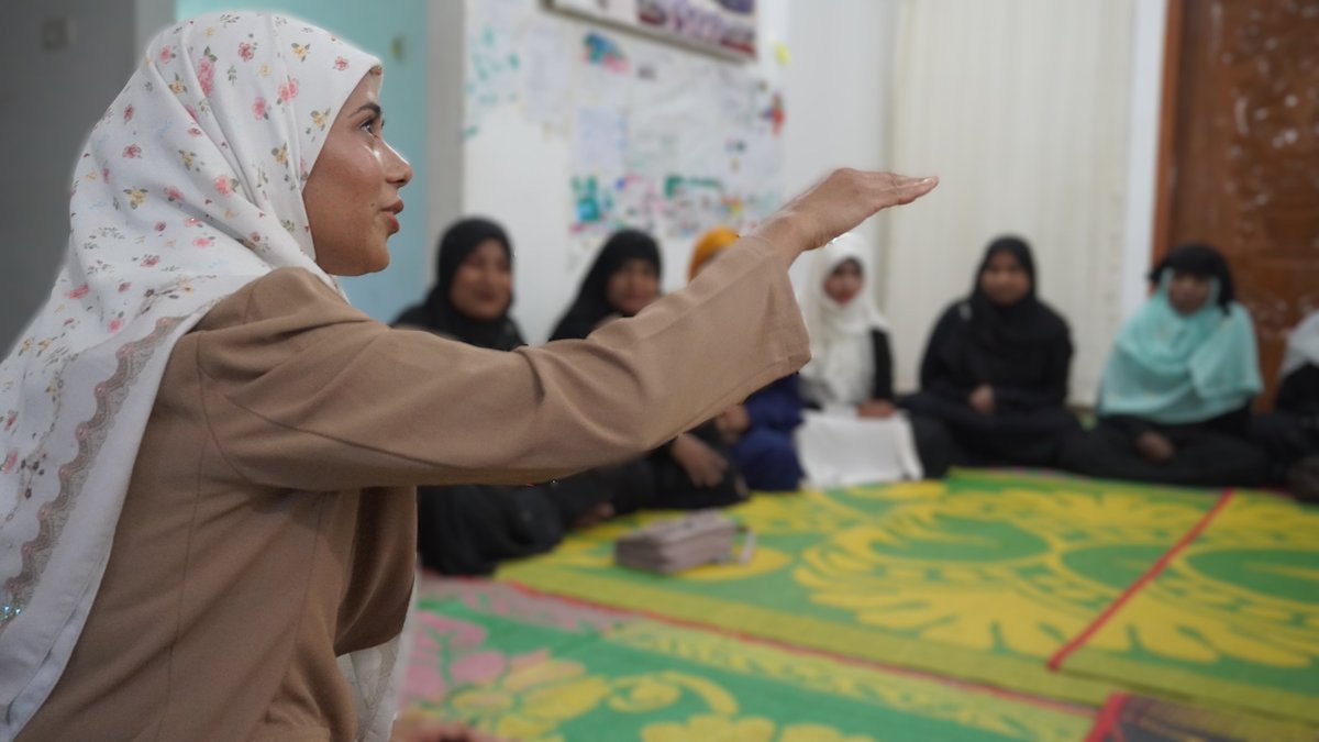 Legal Action Worldwide (LAW) (@legalactionww) on Twitter photo Last week #Rohingya activist <a href="/sharifahRWDN/">Sharifah Shakirah</a> (<a href="/RohingyaWomen/">Rohingya Women Development Network (RWDN)</a>) met w/ <a href="/ShantiMohila/">Shanti Mohila</a> to discuss imp of #female participation in ending #gbv, #childmarriage & #dowry. They expressed a shared hope for #justice and #accountability and return to Myanmar with dignity & citizenship. Last week #Rohingya activist <a href="/sharifahRWDN/">Sharifah Shakirah</a> (<a href="/RohingyaWomen/">Rohingya Women Development Network (RWDN)</a>) met w/ <a href="/ShantiMohila/">Shanti Mohila</a> to discuss imp of #female participation in ending #gbv, #childmarriage & #dowry. They expressed a shared hope for #justice and #accountability and return to Myanmar with dignity & citizenship.