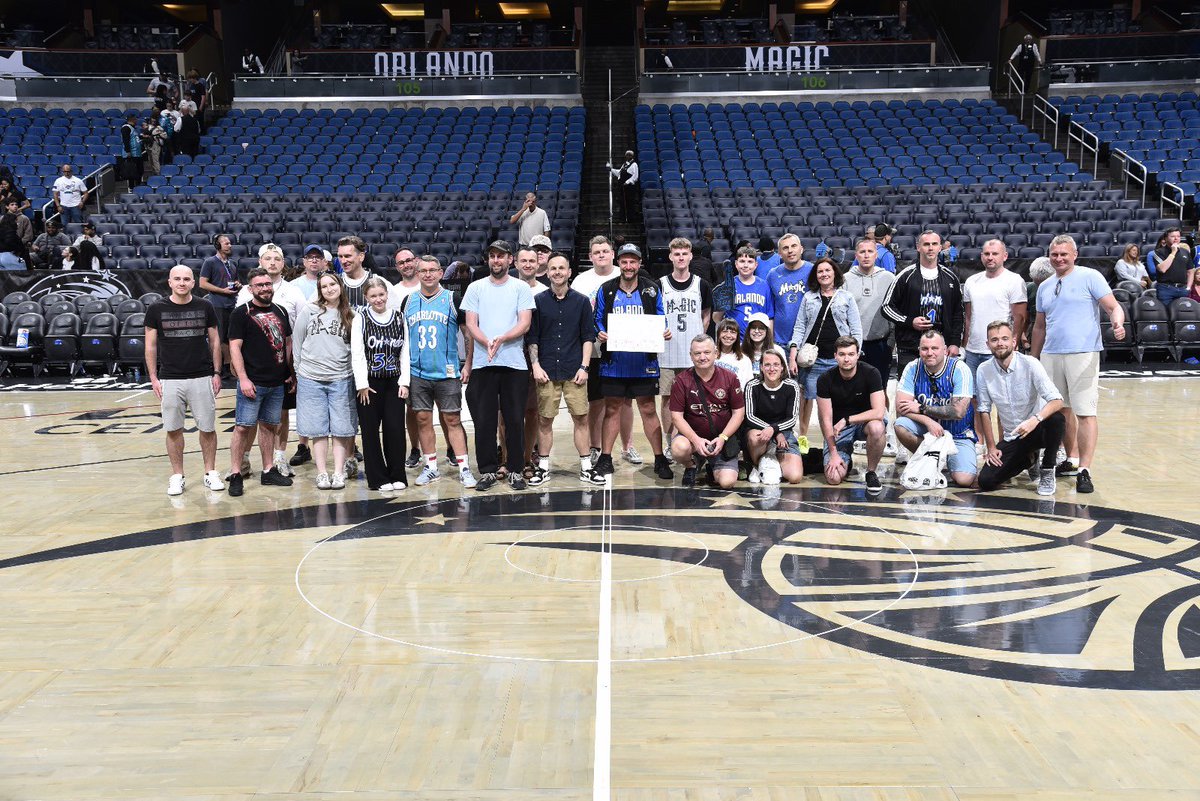 Jeszcze na chwilę wracamy do naszego wyjazdu na Florydę, który zwieńczyło zdjęcie na parkiecie Orlando Magic! 🤯🔥

Na kolejne wyjazdy także szykujemy trochę niespodzianek! 👀
