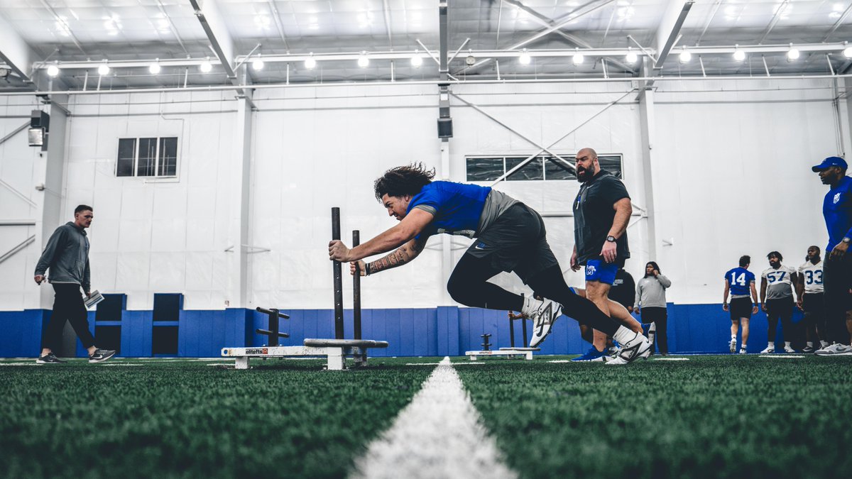 Memphis Football (@memphisfb) on Twitter photo Win every rep πͺ
#ALLIN | #GoTigersGo Win every rep πͺ
#ALLIN | #GoTigersGo