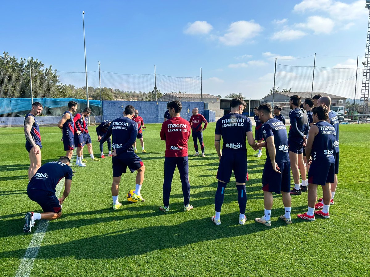 LevanteUDjp's tweet photo. 🐸🧠 スポーツシティでトレーニング開始 https://t.co/Jt9owkd3vO