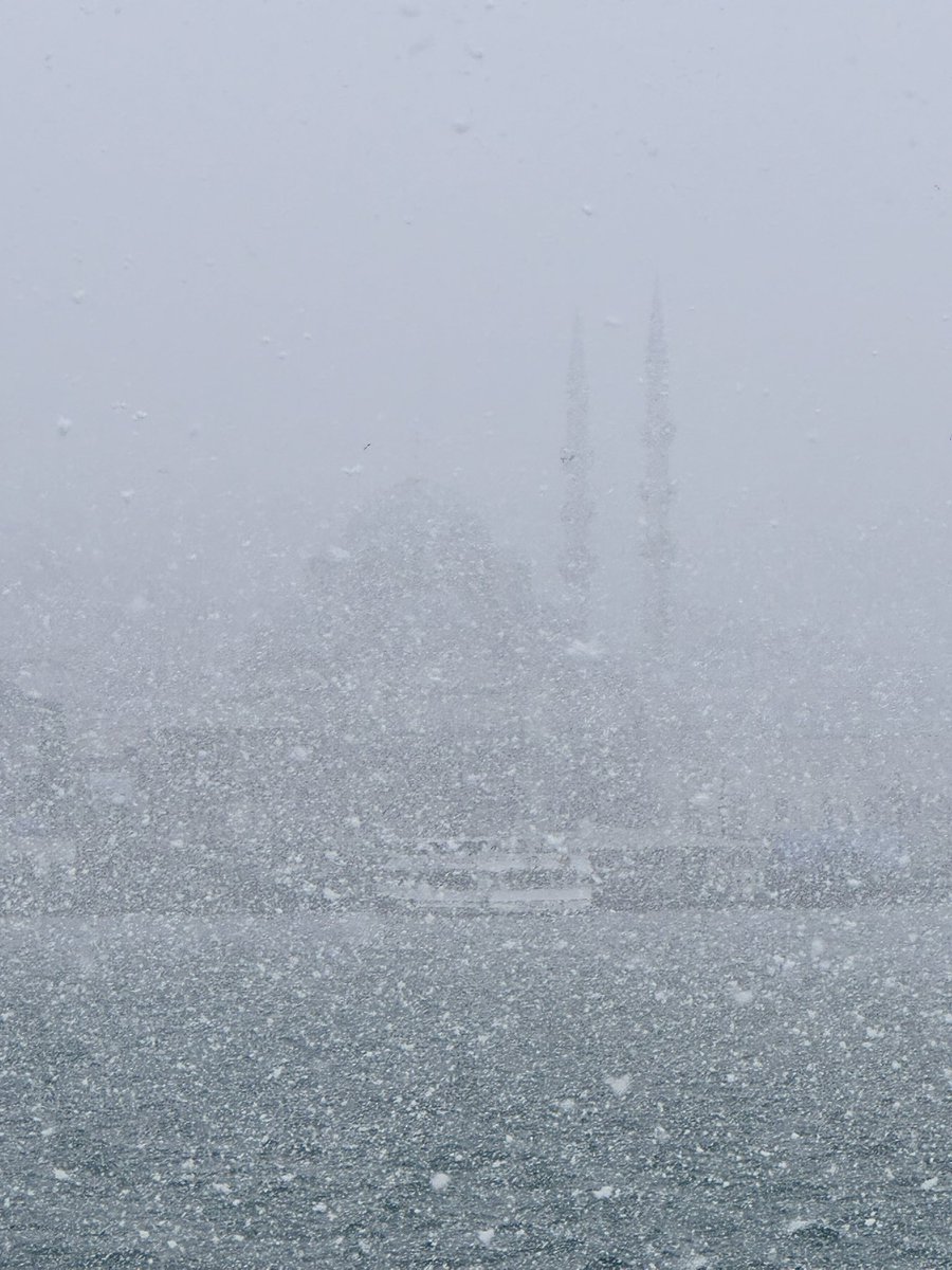 YeniCami Külliyesi

Nisan/Eylül 1598 Mimar Davud Ağa Başlıyor,
1598-1661 Mimar Dalgıç Ahmed Ağa devralıyor,
1661-1665 Mimarbaşı Meremetçi Mustafa Ağa tamamlıyor.

#yenicami #istanbul #türkiye

📸 11:58 20.02.2025
🪶 İslam Ansiklopedisi, islamansiklopedisi.org.tr/yenicami-kulli…