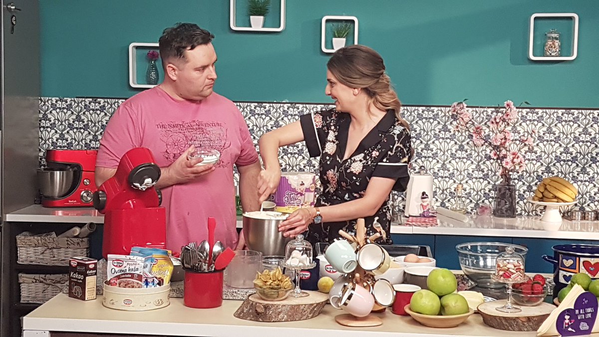 🧁🍭🍰Za sve ljubitelje slatkiša: Sa slatkim na ti - svaki dan u 7:05, 15:05 i 23:05 samo na Kitchen TV📺

#kitchentv #saslatkimnati #slatkiši #kolači #torte #recepti  <a href="/mojsbb/">SBB</a> <a href="/MetalacAD/">Metalac</a>