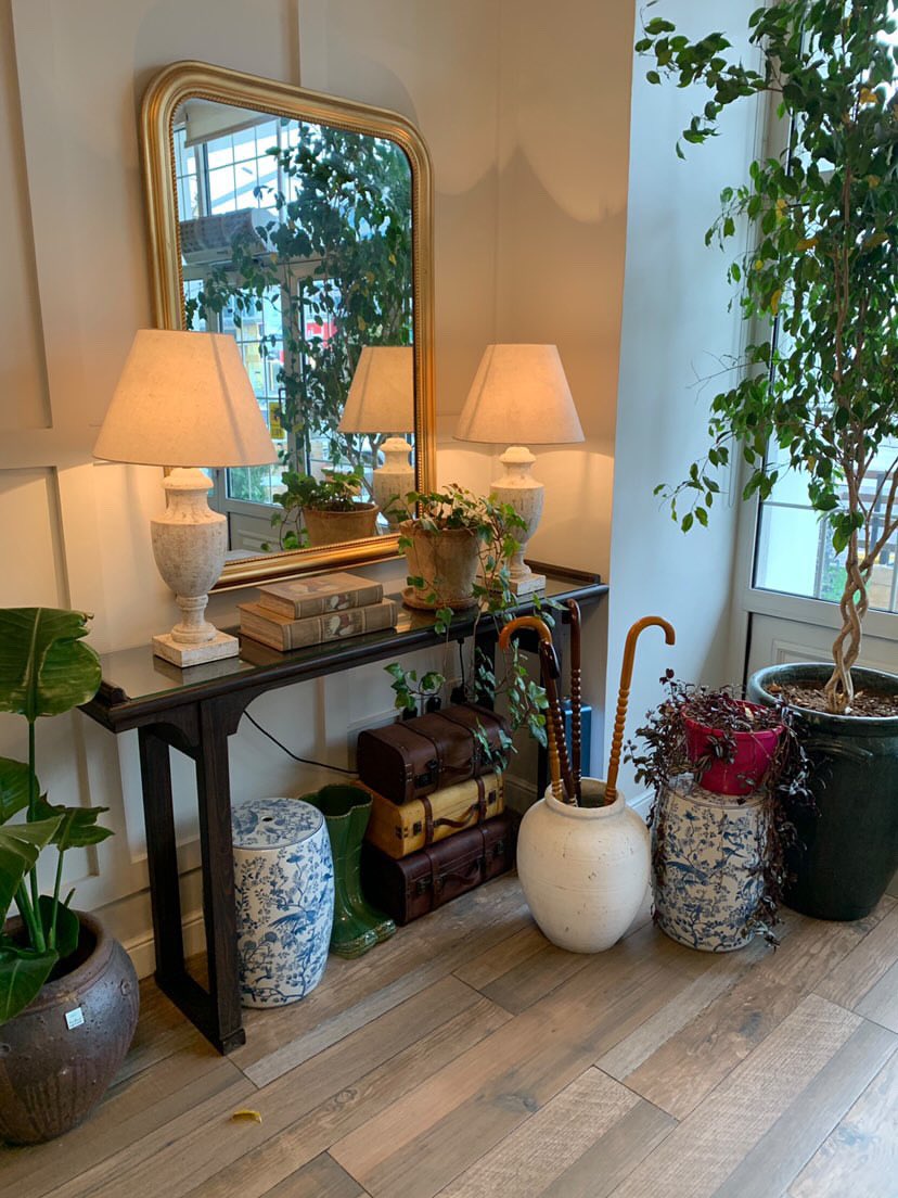 مايجيبك طيب حظ ولا تجيبك طيب سمعه
أنت نعمه ما تجيبك .. غير دعوه مستجابه

أذكر أني قبل أعرفك داعي الله عصر جمعه
وجابك الله والله أعلم وافقت وقت استجابه 

#بدر_عبدالمحسن

مساء الخير لمن يهمه امري 🤍🙋🏻‍♂️