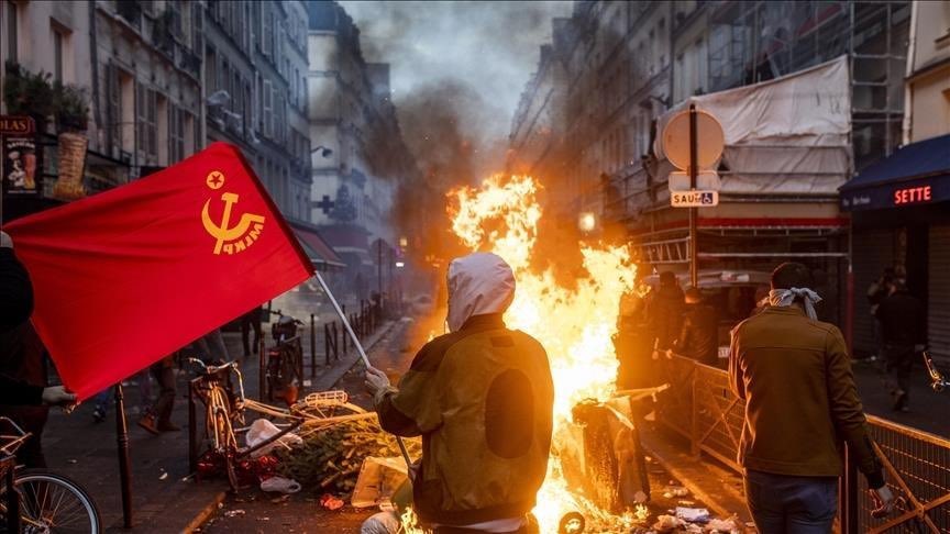 Dunk37100's tweet photo. @EmmaSoso3 WESH MEUF 37 ANS ??? MAIS TU LES FAIS TROP PAS !!! FRANCHEMENT T'ES TROP FRAICHE MEUF ! ON DIRAIT PAS QUE TU AS CONNNU LE MUR ET L'URSS. https://t.co/aTQFS7mKJY