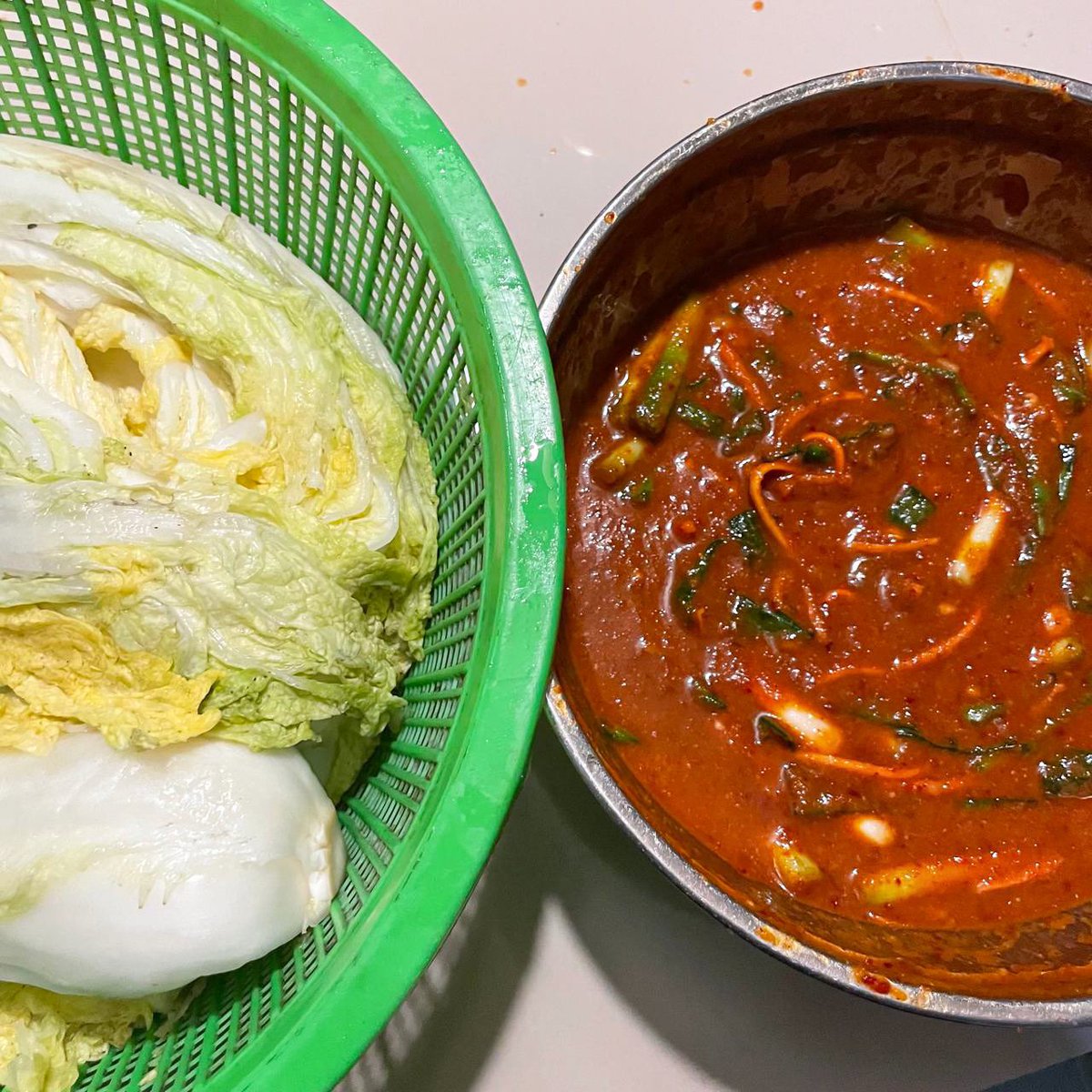 journeywithApr's tweet photo. share resep kimchi yang selalu aku pake 

buat nemenin drakoran / dimakan langsung SEGER + ENAK BANGET 🫙🥕🥬🧄🧂 https://t.co/e1ZWYfEyH7