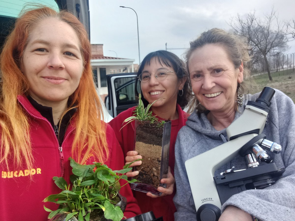 Con el proyecto #JardínAccesible del <a href="/RJBOTANICO/">REAL JARDÍN BOTÁNICO</a>
<a href="/CSIC/">CSIC</a>, junto a <a href="/Solidarios_es/">Solidarios</a> y el apoyo de <a href="/FECYT_Ciencia/">FECYT</a>, hemos tratado con los internos del centro penitenciario de Navalcarnero el tema del suelo: formación y degradación, papel de la vegetación y procesos de desertificación.