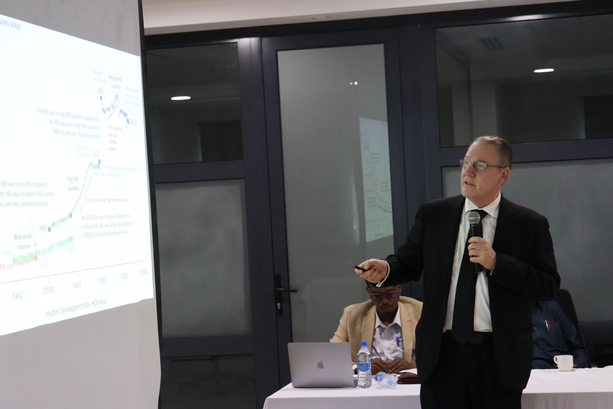 Driving Somalia’s Sustainable Growth &amp; Resilience! UN ASG &amp; <a href="/UNDP/">UN Development</a> Regional Director for Arab States <a href="/AbdallahAldard1/">Abdallah Al Dardari</a> co-chaired two key roundtable discussions on the water-climate-energy nexus and economic development &amp; private sector growth in Mogadishu, #Somalia.

The