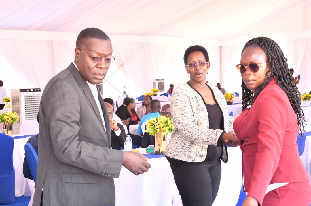 newvisionwire's tweet image. State Minister of Finance for Investment and Privatisation @Anite__Evelyn, Dr @DianaAtwine (@MinofHealthUG), and NDA boss Dr Bitekyerezo share a light moment at the #PistonMedical launch in Namanve Industrial Park.