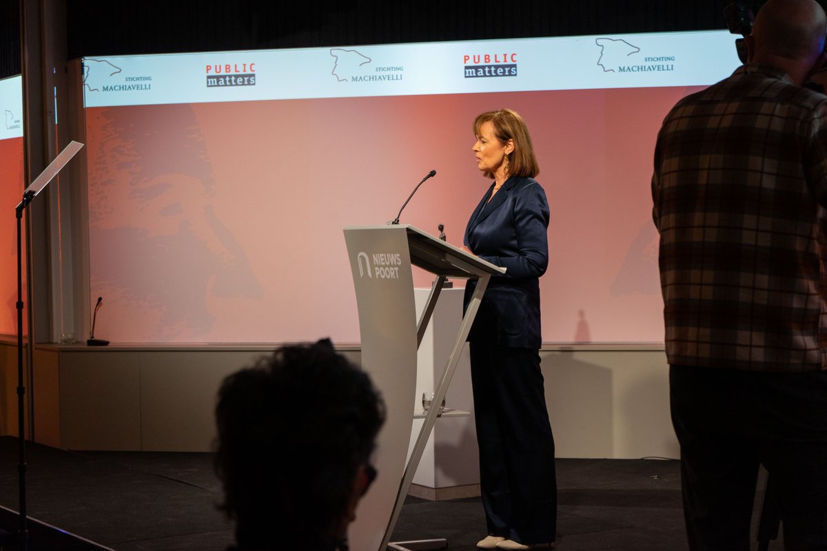 Nieuwspoort (@nieuwspoort) on Twitter photo Saskia Belleman ontvangt de Machiavelliprijs 2024
Gisteravond werd in Nieuwspoort de 36ste <a href="/Machiavelli_NL/">StichtingMachiavelli</a> uitgereikt aan rechtbankverslaggever <a href="/SaskiaBelleman/">Saskia Belleman</a>, bij De Telegraaf.
Kijk de bijenkomst hier terug: ap.lc/bPtet Saskia Belleman ontvangt de Machiavelliprijs 2024
Gisteravond werd in Nieuwspoort de 36ste <a href="/Machiavelli_NL/">StichtingMachiavelli</a> uitgereikt aan rechtbankverslaggever <a href="/SaskiaBelleman/">Saskia Belleman</a>, bij De Telegraaf.
Kijk de bijenkomst hier terug: ap.lc/bPtet