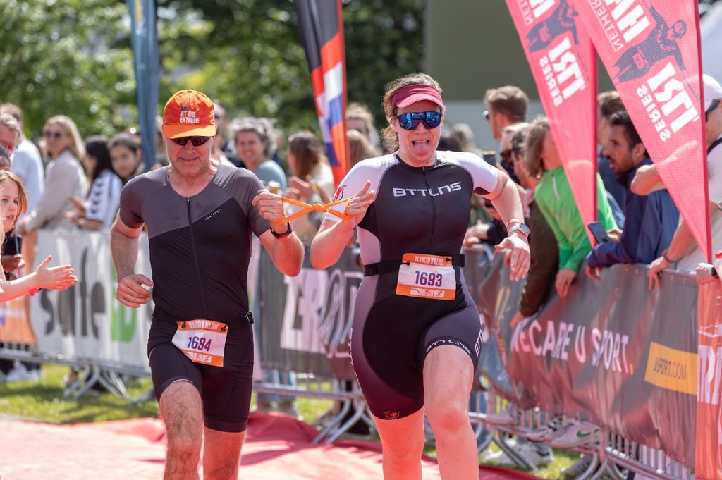 TRI AMSTERDAM! Genieten van begin tot eind! Finishen tussen de rijen aan publiek! 😍