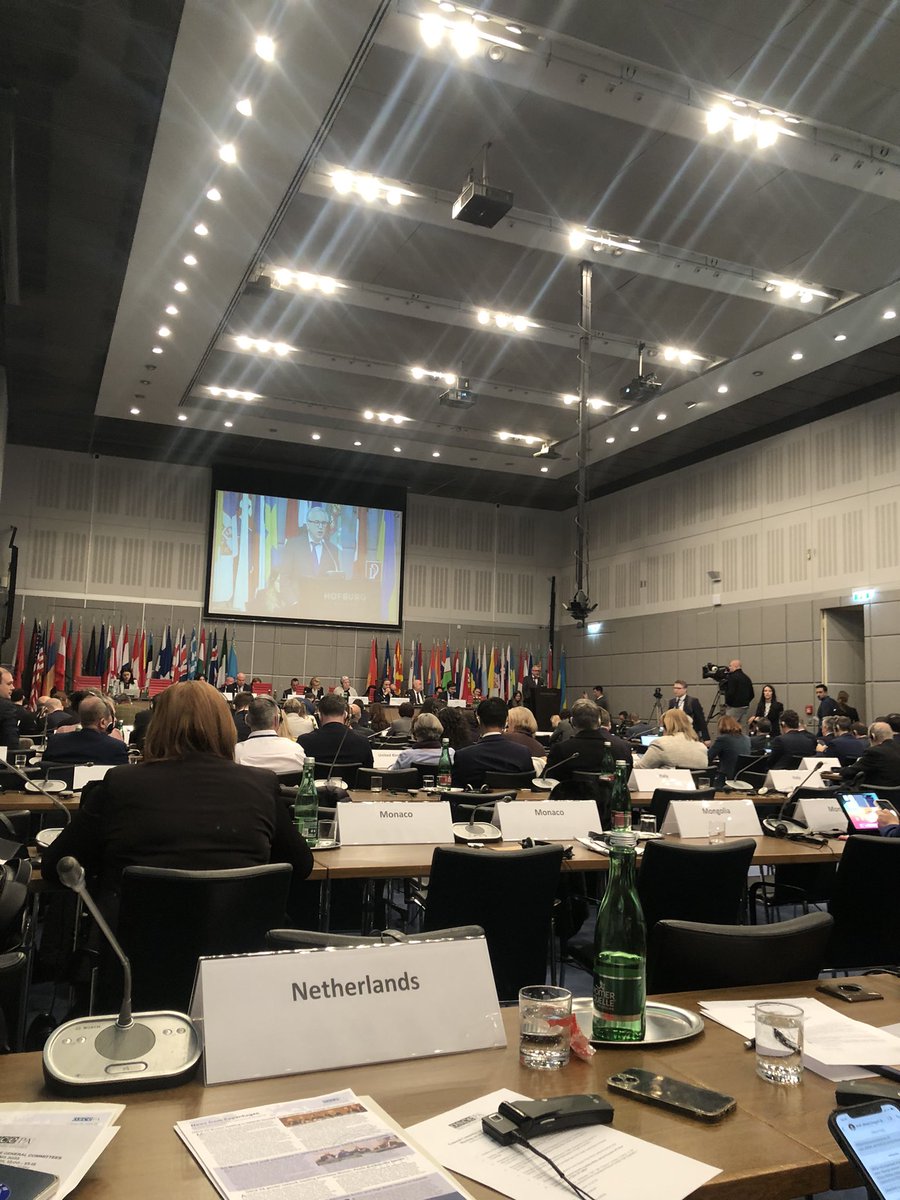 Eric van der Burg tweet media