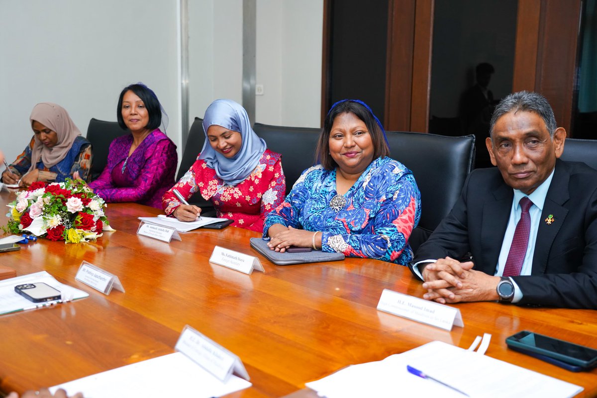 It was an honour to call on Prime Minister of #Srilanka, Hon. <a href="/Dr_HariniA/">Dr. Harini Amarasuriya</a> today. 

Discussion focussed on our longstanding bonds of friendship and cooperation, with a particular focus on enhancing bilateral and economic ties. 

The #Maldives and #SriLanka have always enjoyed a