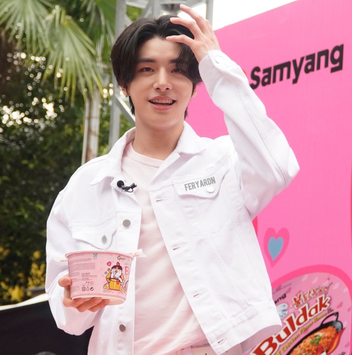 moms_prettyboy's tweet photo. there's a pattern here. 

FOOD BRANDS absolutely has a cute affection to Mr. JAKE SIM 🫶🥰 https://t.co/egRsNpqmOL