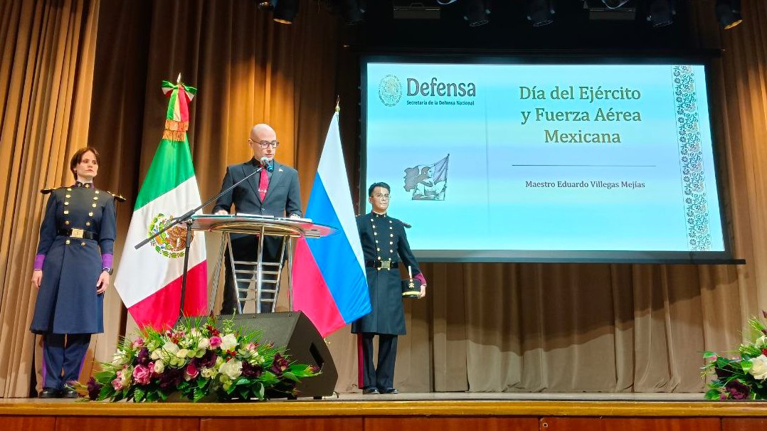 Eduardo Villegas Megías (@evillegasme) on Twitter photo El ejército mexicano es pueblo uniformado. Con el personal de la @SEDENAmx acreditado en Moscú, conmemoramos el Día del ejército y la fuerza aérea mexicana. El ejército mexicano es pueblo uniformado. Con el personal de la @SEDENAmx acreditado en Moscú, conmemoramos el Día del ejército y la fuerza aérea mexicana.