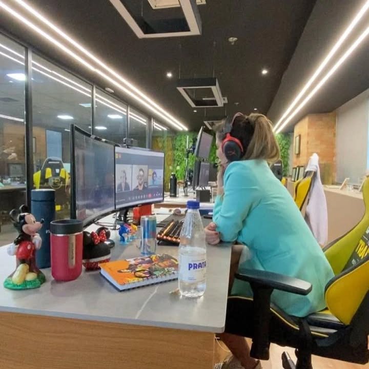 carolatomtrad's tweet image. @carolatomtrad 
That's why it's the best place in the world!

 Full of creativity, opportunities, with focused people and, best of all, ready to change the lives of everyone who arrives.

 Trading Family 💙

 Do you want to know more about the office?

 #traderlife #undertaking