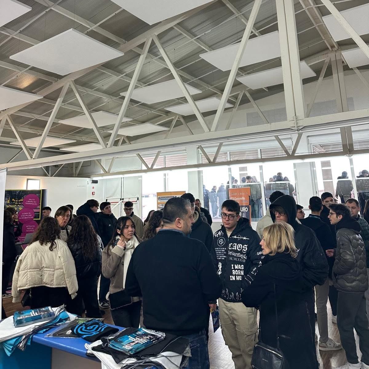 ApuliaDigitalM's tweet image. I nostri coach vi aspettano a #Molfetta ad #EtheraFutureTalks per presentare tutte le  opportunità dei nostri #corsigratuiti  #ICT
💡😉 𝐈𝐧 𝐨𝐦𝐚𝐠𝐠𝐢𝐨 𝐚𝐥 𝐧𝐨𝐬𝐭𝐫𝐨 𝐬𝐭𝐚𝐧𝐝 𝐮𝐧 𝐬𝐞𝐭 𝐜𝐨𝐦𝐩𝐥𝐞𝐭𝐨 𝐝𝐢 #𝐍𝐮𝐨𝐯𝐞𝐈𝐝𝐞𝐞𝐅𝐮𝐭𝐮𝐫𝐨  #𝐝𝐨𝐩𝐨𝐢𝐥𝐝𝐢𝐩𝐥𝐨𝐦𝐚.