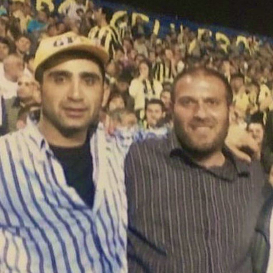 Sefa Ağabeyimizin kadim dostu Ali İmdat abi ve Gecekondu grubuna geçmiş olsun dileklerimizi iletiyor, Ali İmdat abinin en kısa sürede özgürlüğüne kavuşmasını temenni ediyoruz. 
#GFBDEVILS