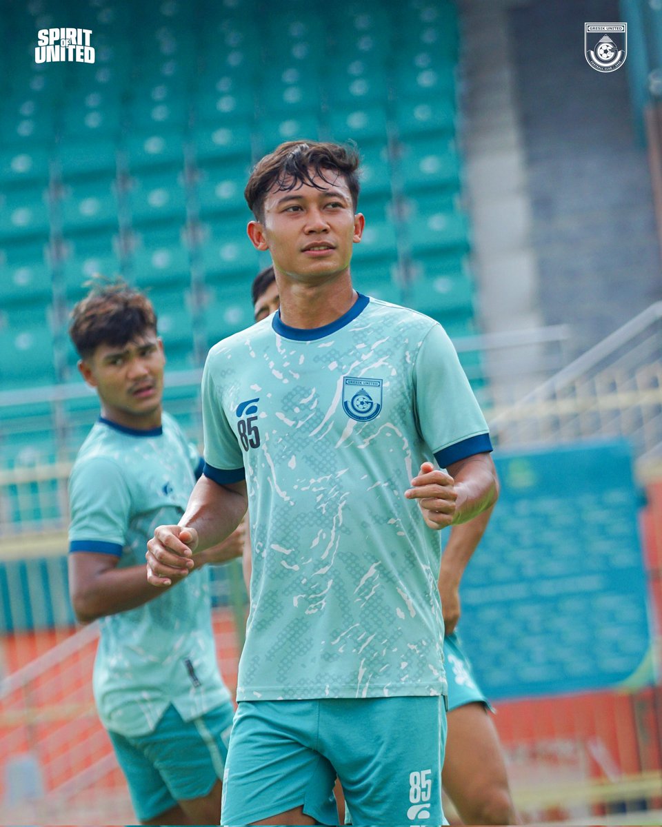 gresikutdFC's tweet photo. ๐ข๐ณ๐ณ๐ถ๐ฐ๐ถ๐ฎ๐น ๐ง๐ฟ๐ฎ๐ถ๐ป๐ถ๐ป๐ด
Final training before the crucial match! ๐ณโ๏ธ๐
#GresikUnited #LaskarJokoSamudro #SpiritOfUnited #OfficialTraining #PSBGRS https://t.co/cu2hcOVkug