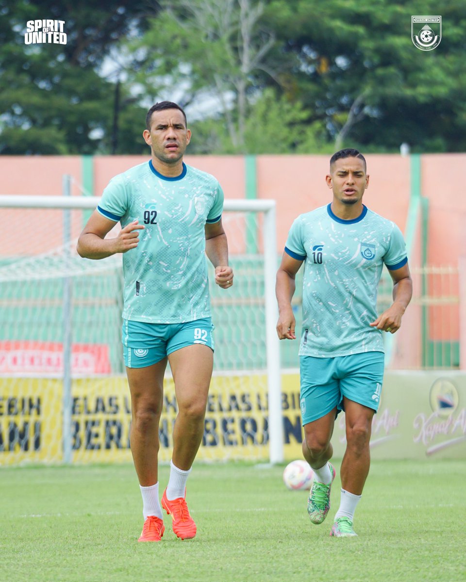 gresikutdFC's tweet photo. ๐ข๐ณ๐ณ๐ถ๐ฐ๐ถ๐ฎ๐น ๐ง๐ฟ๐ฎ๐ถ๐ป๐ถ๐ป๐ด
Final training before the crucial match! ๐ณโ๏ธ๐
#GresikUnited #LaskarJokoSamudro #SpiritOfUnited #OfficialTraining #PSBGRS https://t.co/cu2hcOVkug