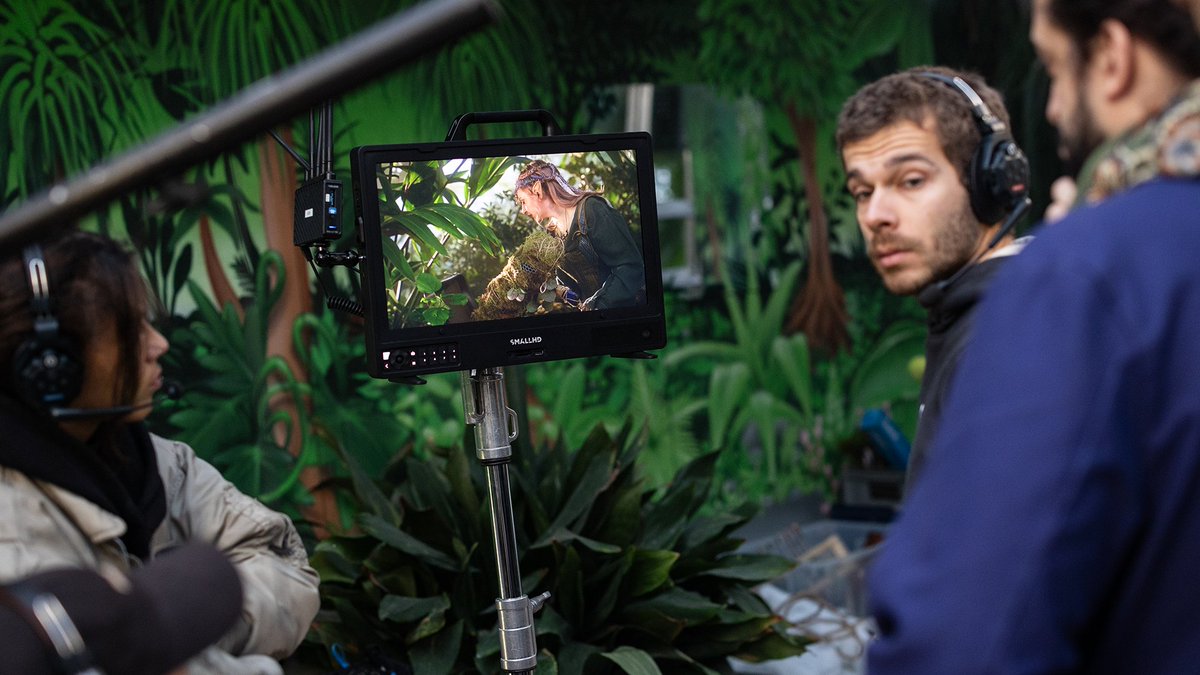 Il est possible que des Making-of de la nouvelle vidéo <a href="/PlayHearthstone/">Hearthstone</a> sortent sur leur réseaux, mais en attendant vous pouvez retrouver des photos prises par le boss <a href="/ElliotLeCorre/">Elliot</a> qui nous a accompagné lors du tournage !

slyprod.fr/projets/welcom…