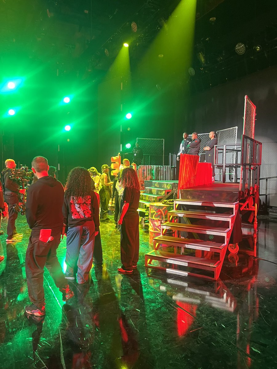 chelseasomba's tweet image. So excited to have worked alongside @neiceeneice on the creative direction for @darkoo Mobos performance! It was an incredible experience bringing our vision to life! 🏆