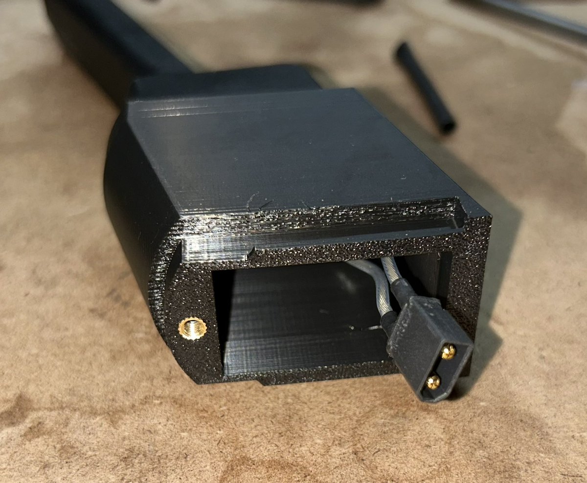 GDR706's tweet photo. ついにできましたマガジンエクステンションの試作品、つかもう完成でいいんじゃないかなこれ!?
これからゲームで使ってみてあからさまな不具合なければ完成!
作成はきし(@hekoming2 )様!ここまでありがとうございます!!もう少しお付き合いください!
つかフル装備443カッコよすぎん?
#MP443 https://t.co/LJv9YtjaAa