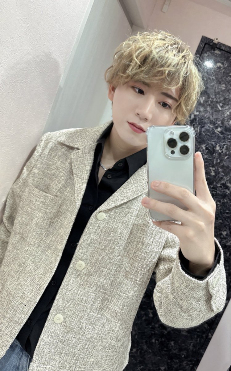 ryosuke_tds's tweet photo. 金髪界隈✨

 #すすきの  #札幌   #さっぽろ  #ホスト https://t.co/4mXCxf7Cfg