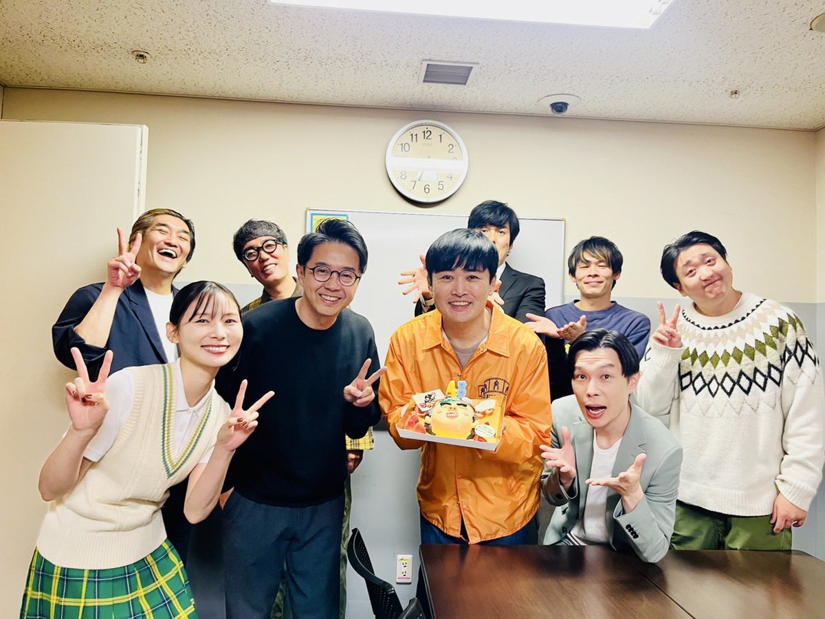 先日の収録に、皆さんで 劇団ひとりさんのお誕生日のお祝いをしました
