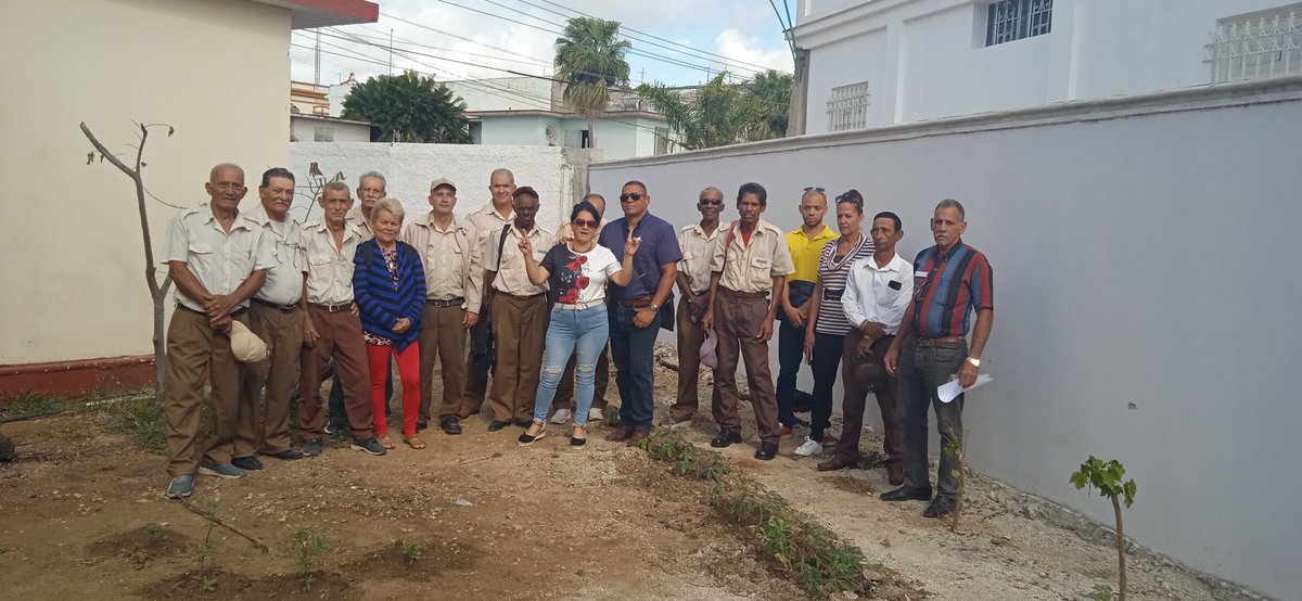 En UP DMVIVIENDA MORÓN, concluido curso de capacitación a los serenos, habilitándose cómo Agentes de Seguridad, lo que coadyuva a su mejora salarial y aptitud para el desempeño.Además de asegurados sus uniformes y medios de trabajo 🇨🇺❤️💯 #Moron #LatirAvileño