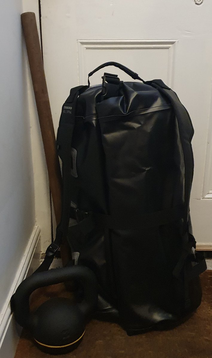 cambridge_pt's tweet photo. Have gym will travel.

Work this morning involved a 48lb (~22kg) load and 8800 steps. 

Came home for a fatty beef breakfast!

#EverydayActivity https://t.co/eB93zEhNRt