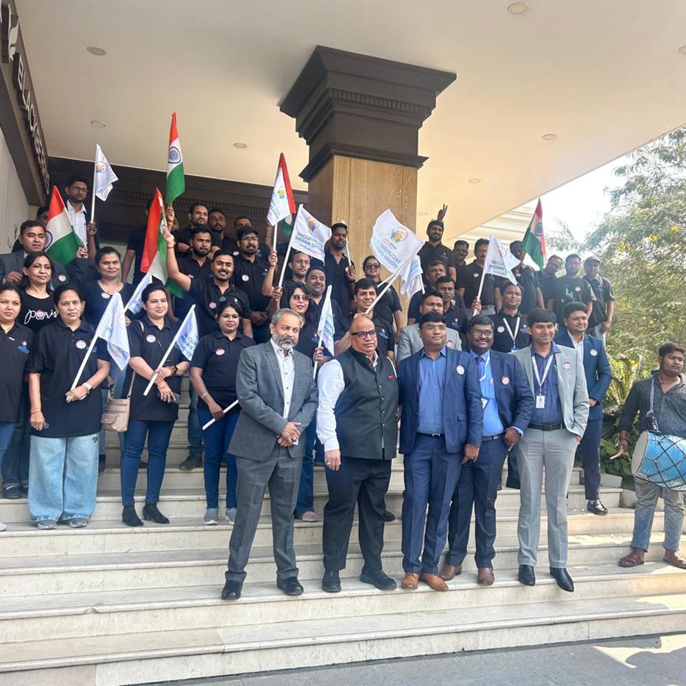 TataAIA_Life's tweet image. As we step into our Silver Jubilee year, Tata AIA continues its mission of protecting lives with the #PledgeToProtect initiative in Nagpur. Our teams across Dharampeth, Central Avenue Road, and Chatrapati Square engaged with consumers, leaders, and agents to spread awareness