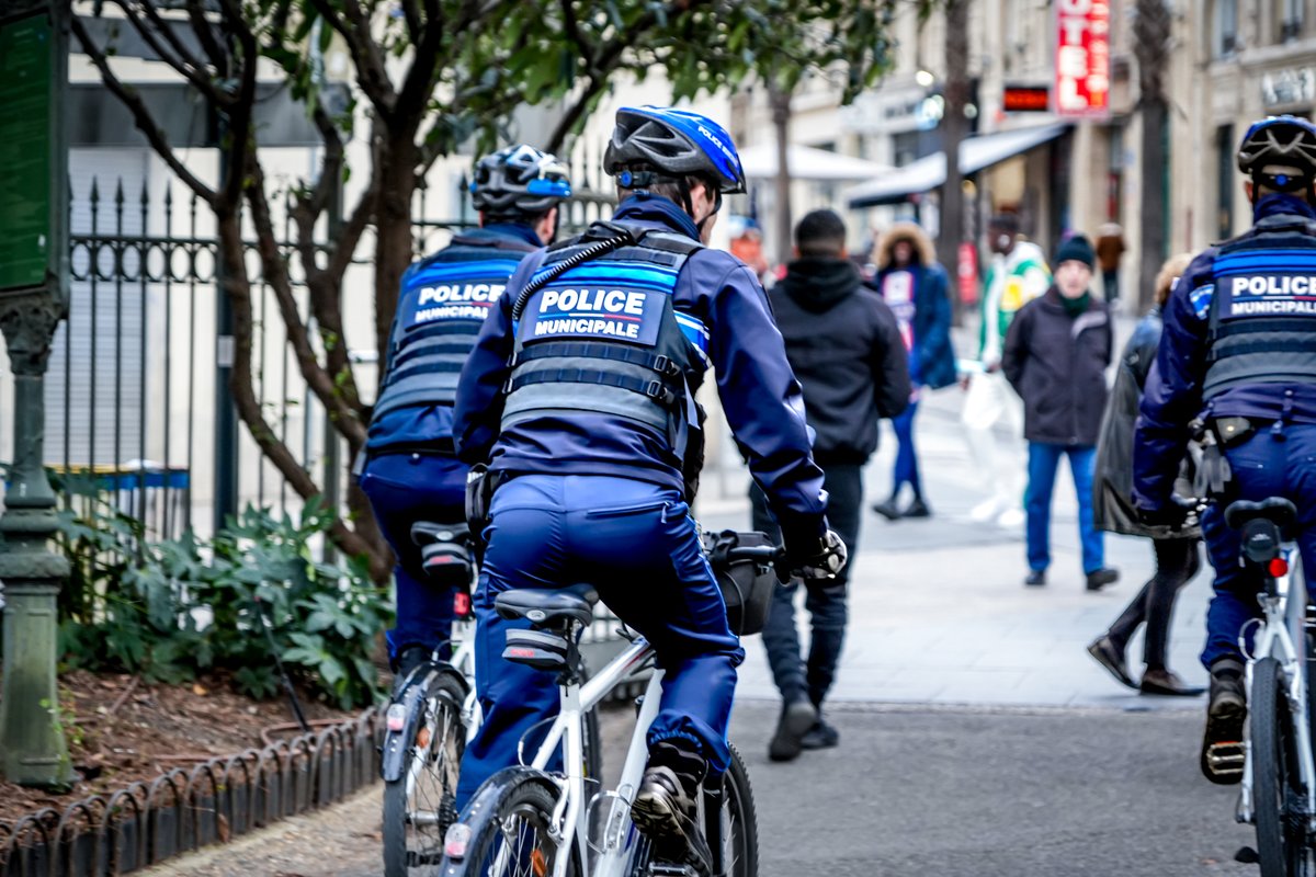 PMMontpellier's tweet photo. 🔴 Hier, nous avons…
✋ Interpellé :
#Mosson
L'agresseur d'une femme pour voler sa trottinette
#Pompignane
Un mineur pour jet de détritus et feu de poubelles
🛂 Contrôlé et sanctionné :
#LaMartelle
Deux épiceries de nuit en infraction pour alcool non dissimulé https://t.co/CzOXB6zbOJ