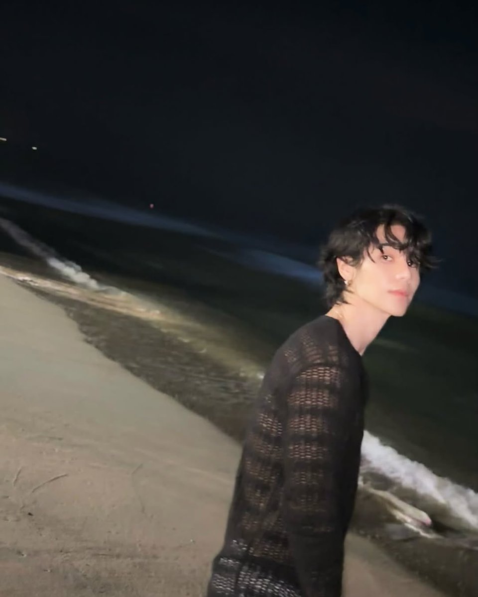inspiresatur's tweet photo. sea at night 🌊 https://t.co/XqYGmGOJl2