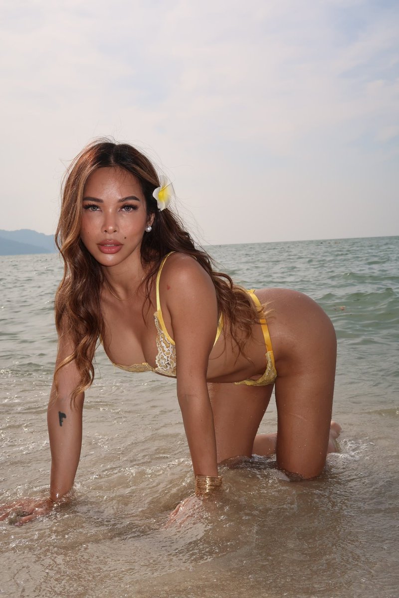 everything is good in yellow 💛🌻🌼