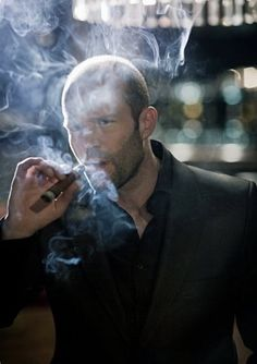 JulianoPuros's tweet image. Estaba esperando y se me ocurrio #prender un #puro para #fumar y se entusiasmo un muchacho simpático, que también prendió su #puro para #fumar conmigo y compartir el momento.  
Desde ese momento, nos hicimos #amigos de #buenos #humos