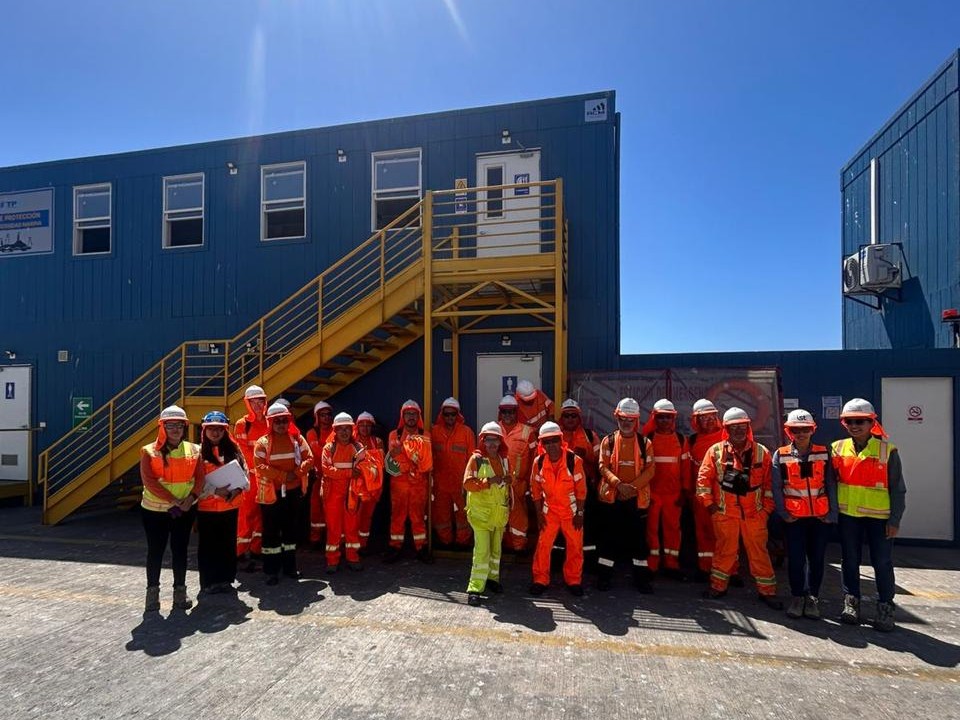 Ultraport_Chile's tweet image. 📢🌞 En #UltraportCoquimbo promovemos el autocuidado. Nuestro comité paritario y equipo HSE, con el apoyo de IST, llevó a cabo una campaña de filtro UV para todas las áreas.

¡Cuidarnos es parte de nuestra cultura! 💪

#Seguridad #Prevención #SaludOcupacional