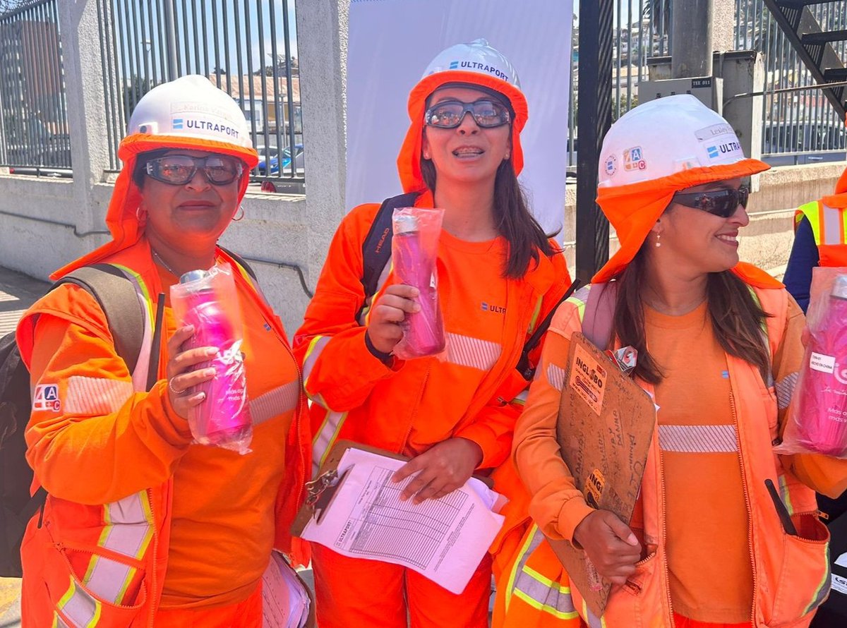 Ultraport_Chile's tweet image. 📢🌞 En #UltraportCoquimbo promovemos el autocuidado. Nuestro comité paritario y equipo HSE, con el apoyo de IST, llevó a cabo una campaña de filtro UV para todas las áreas.

¡Cuidarnos es parte de nuestra cultura! 💪

#Seguridad #Prevención #SaludOcupacional