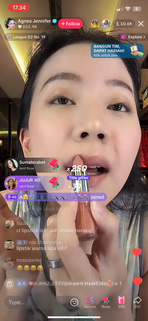 DithaRosmala's tweet photo. Lipstik yang dipakai istri sah yaudah pasti lipstik Azarine dong 🥰

#LipstickIstriSah https://t.co/n7yN0NyYVC